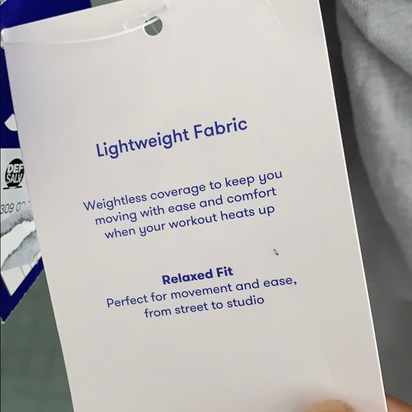 NWT Relaxed Fit Athletic Top - Picture 4 of 5